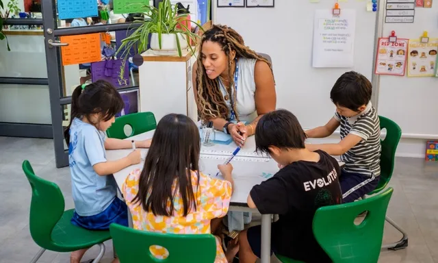 Cho con học trường mầm non quốc tế: nên hay không nên?