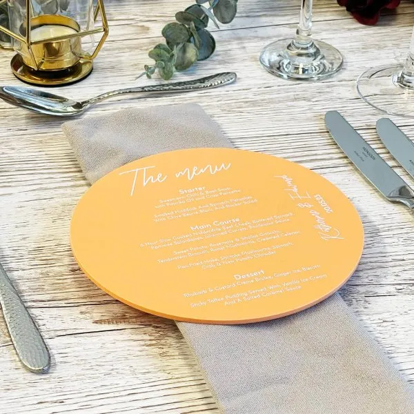 Bạn có biết thực đơn của tiệc cưới sang trọng toát lên điều gì không?