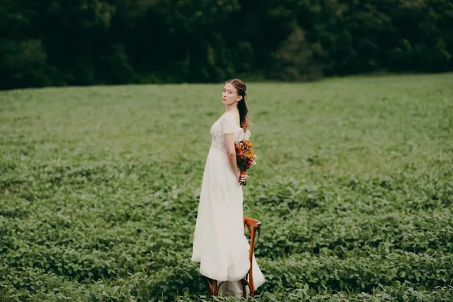 Chụp ảnh cưới ngoài trời