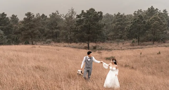 Cùng dịch vụ tổ chức tiệc cưới đánh giá ưu, nhược điểm của chụp ảnh cưới ngoài trời và chụp ở studio