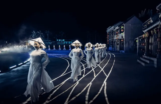 Đèn và Biển: Màn trình diễn mang nét đương đại trong buổi biểu diễn nghệ thuật Ký ức Hội An