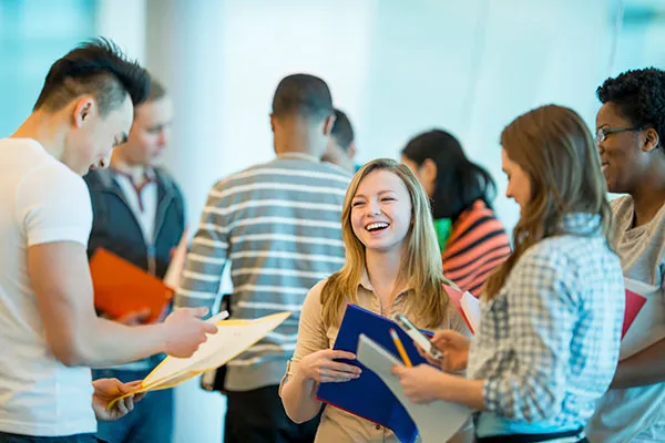 4 lợi ích khi theo học trường kinh doanh quốc tế