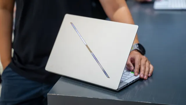 Hybrid AI trên laptop: Khái niệm và cách công nghệ này thay đổi trải nghiệm người dùng