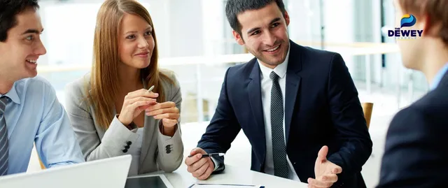 Phát Triển Kỹ Năng Giao Tiếp Cho Học Sinh: Từ Lắng Nghe Đến Thuyết Trình