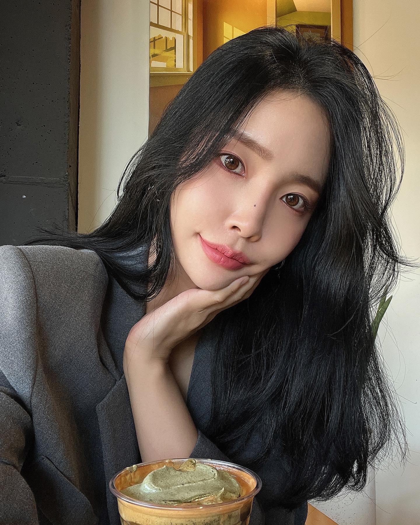 Lạm dụng giấy thấm dầu khiến lỗ chân lông to hơn — sai lầm phổ biến