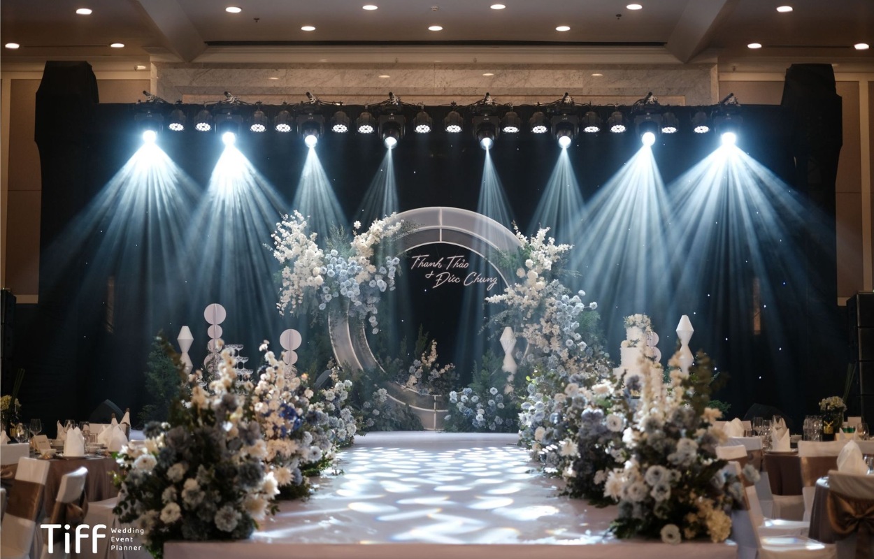 Tiệc cưới sang trọng được trang trí đẹp tại địa điểm cưới Việt Nam - nguồn từ TIFF Wedding Planner