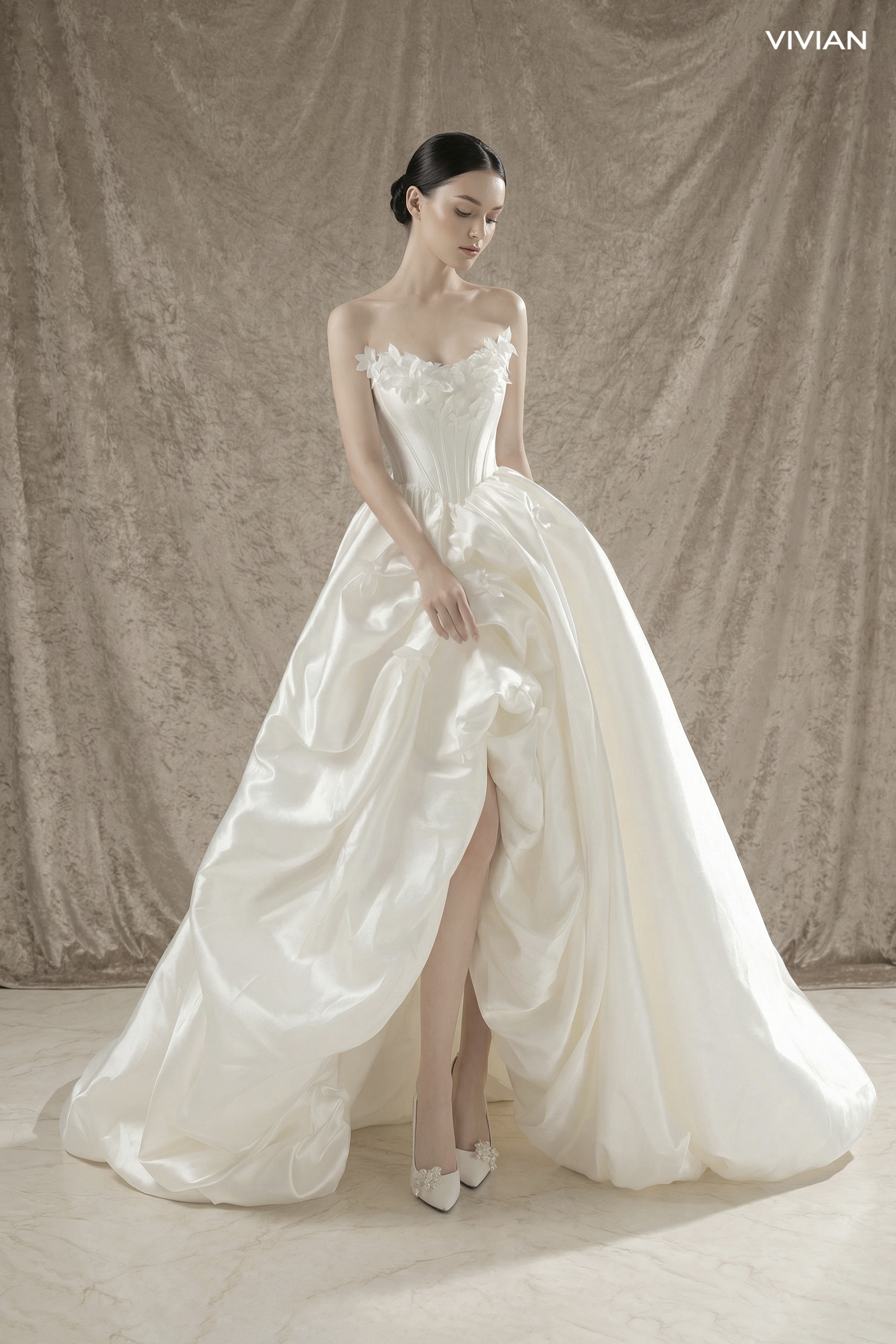 Xu hướng váy cưới hạ eo, xuyên thấu và phối satin ren 2026 - nguồn từ tonywedding