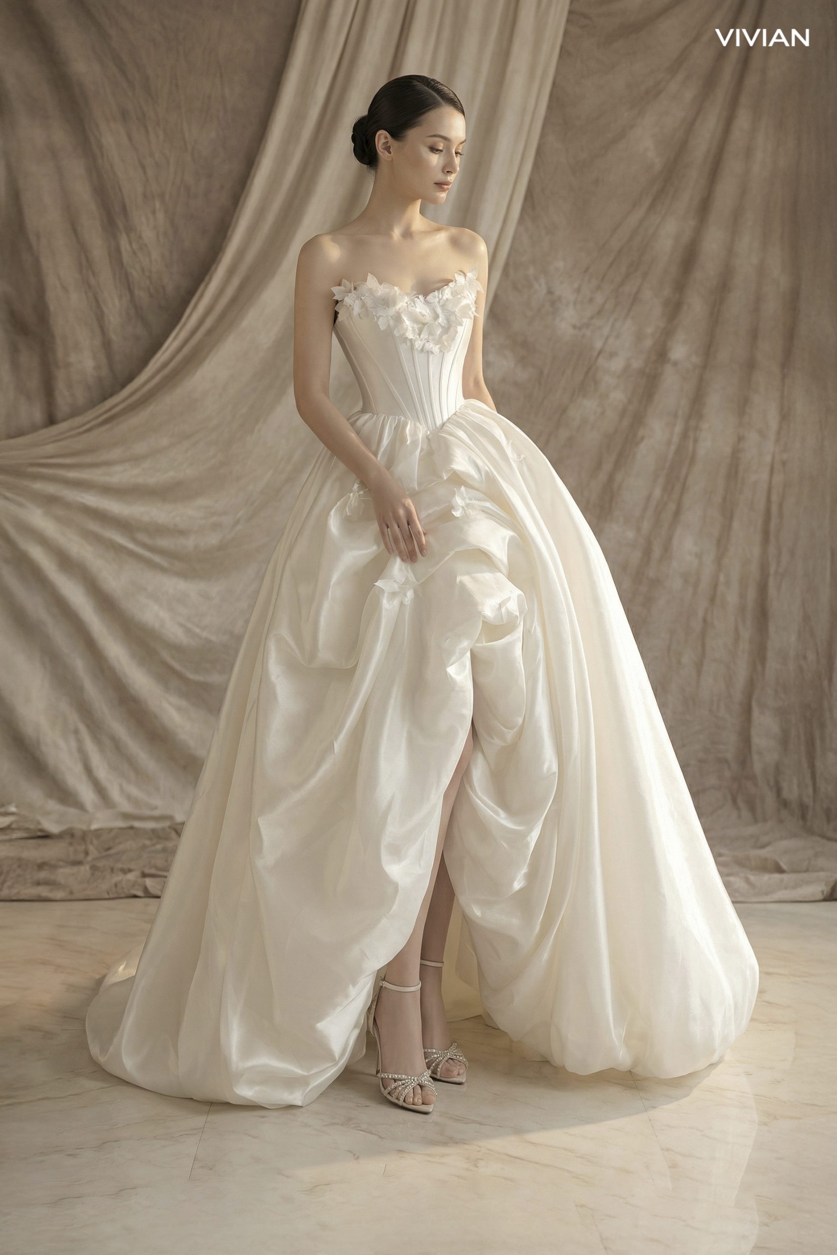 Mẫu váy cưới quả lê với kiểu đuôi cá cúp ngực - nguồn từ tonywedding