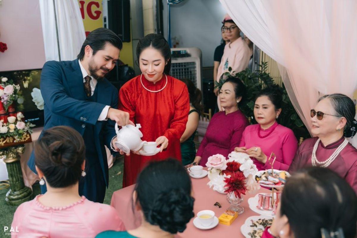 Lễ dạm ngõ truyền thống, gặp mặt chính thức hai gia đình - nguồn từ tiff