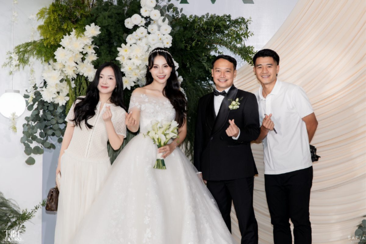 Cặp đôi bận rộn tìm kiếm dịch vụ wedding planner chuyên nghiệp - nguồn từ tiff