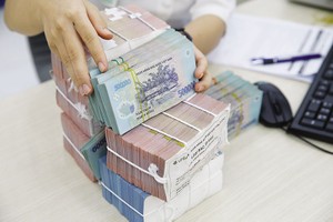 Nhà đầu tư phân tích cơ hội lãi suất cao và lựa chọn đa dạng - nguồn từ tinnhanhchungkhoan.vn