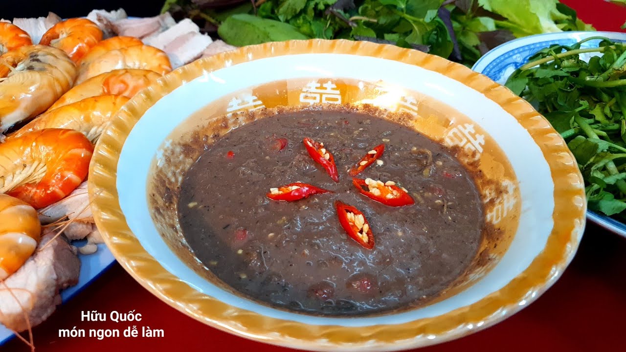 Mì Quảng với sợi mì mềm, topping tôm thịt rau sống - nguồn từ blog.mytour