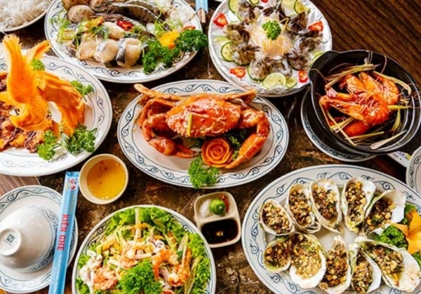 Gỏi cá Nam Ô và nước mắm truyền thống Đà Nẵng - nguồn từ vietnambooking