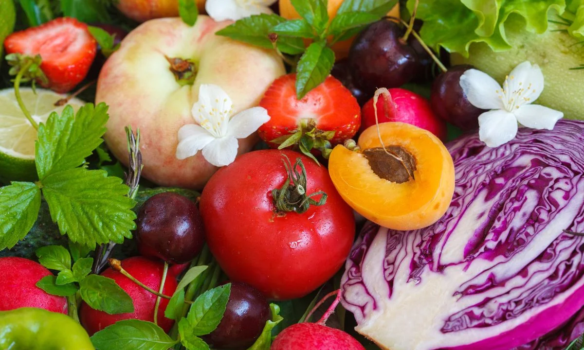 Chia nhỏ bữa ăn và tăng trái cây, canh rau nhẹ trong mùa hè