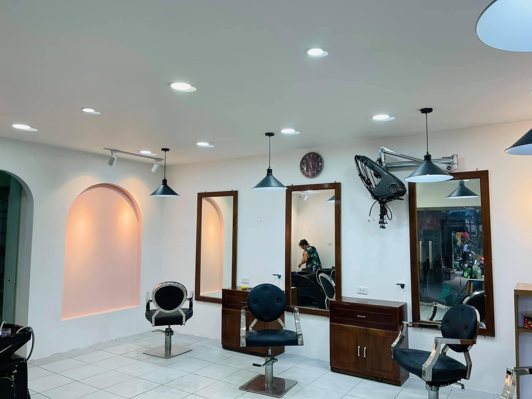 Đội ngũ phục vụ tại The Salon