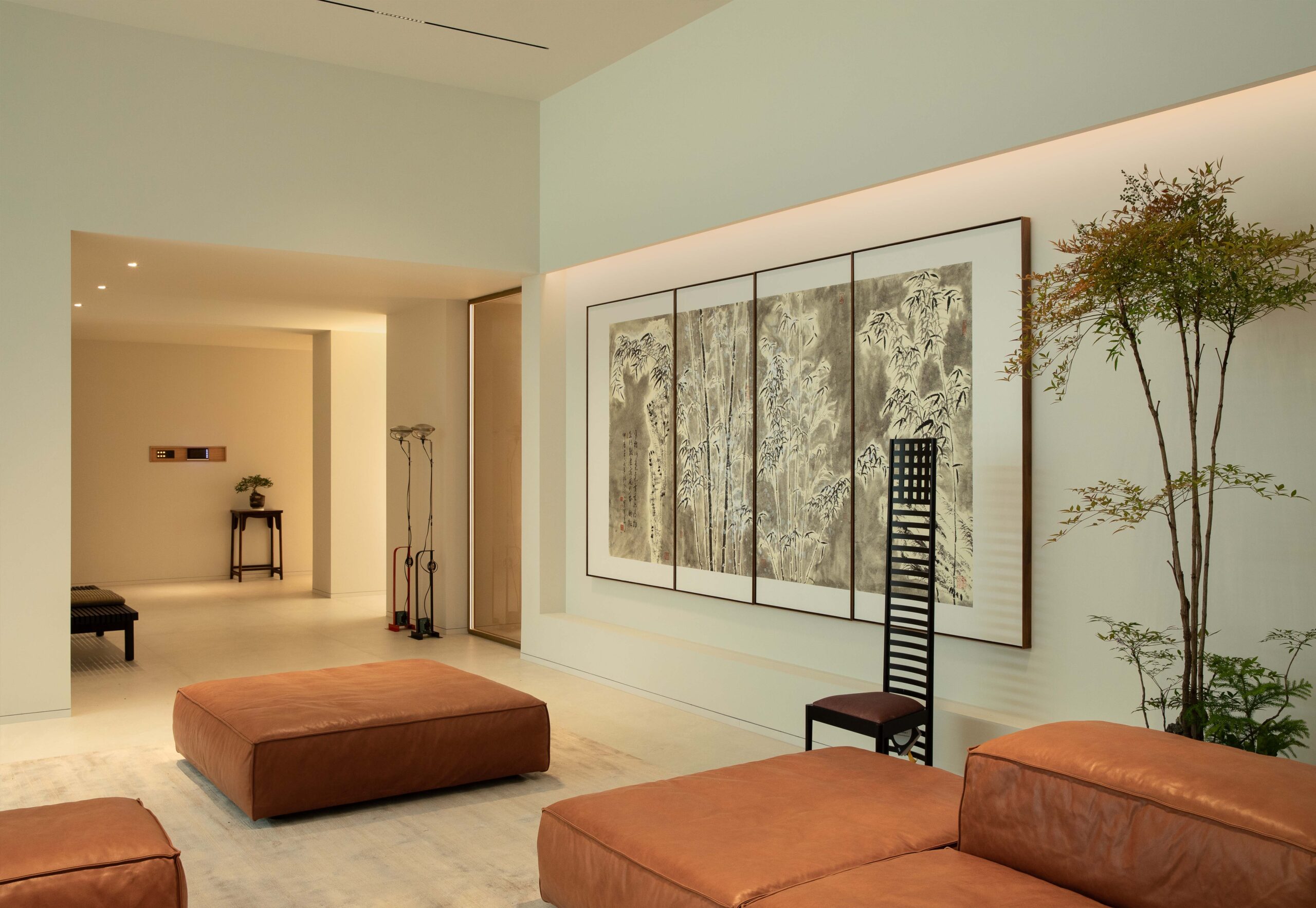 Phòng tắm có bức tường mosaic họa tiết hình khối nổi bật - nguồn từ luxuo