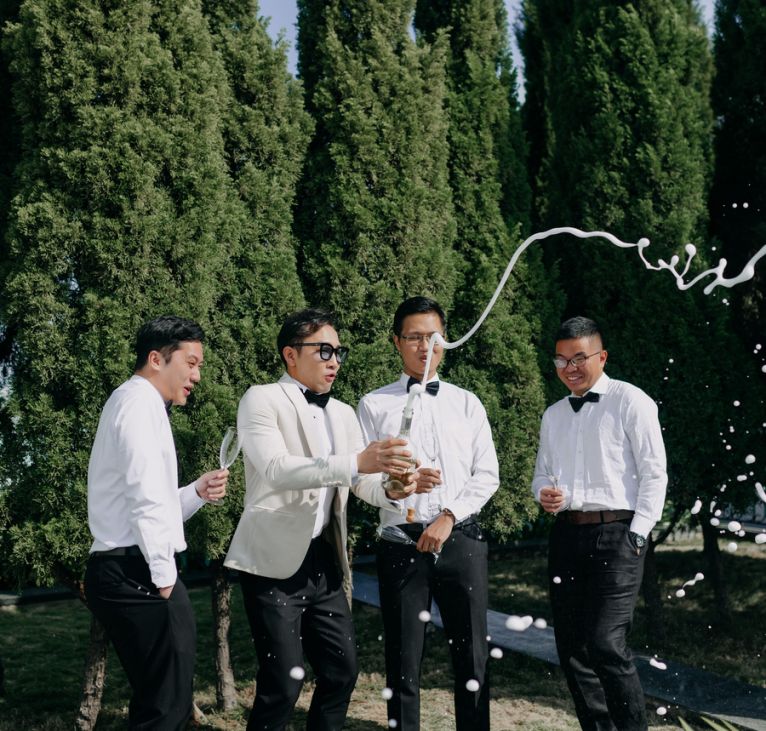 Cổng hoa tạo ấn tượng đầu tiên cho khách mời
