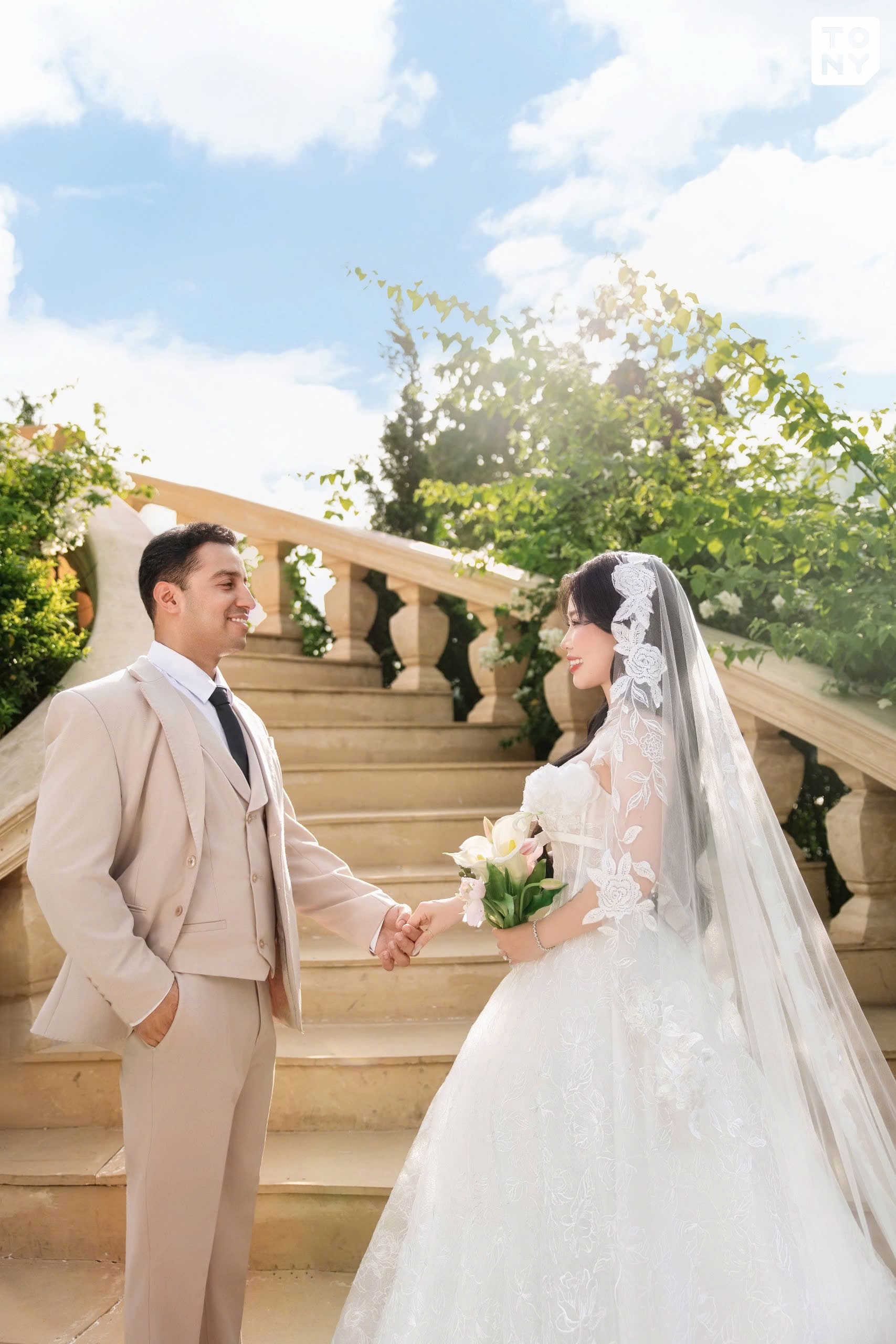 Cặp đôi vintage hoài cổ hoặc concept sáng tạo 2026 - nguồn từ tonywedding
