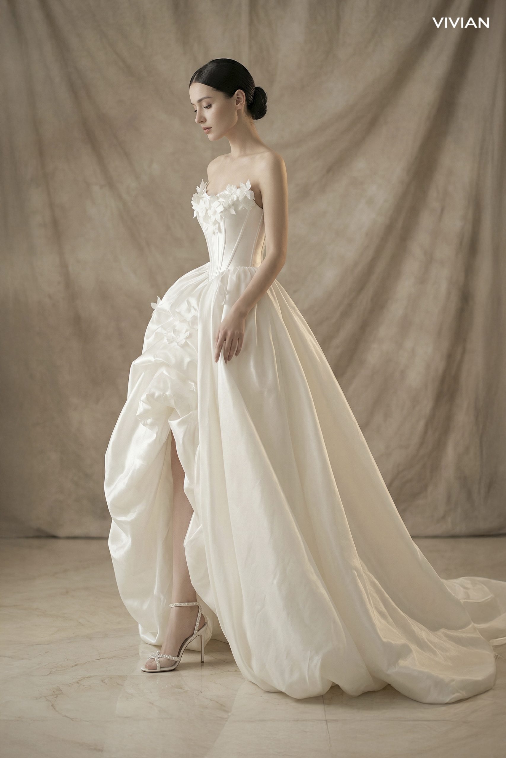 Váy cưới xuyên thấu màu da gợi cảm và tinh tế - nguồn từ tonywedding