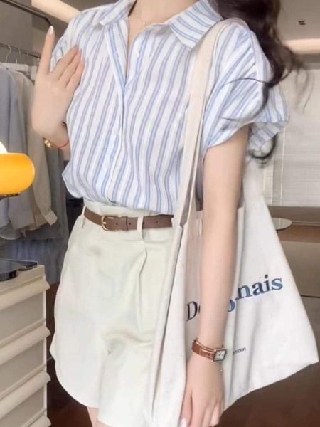 Sơ mi sọc + quần short vải + túi đeo chéo canvas
