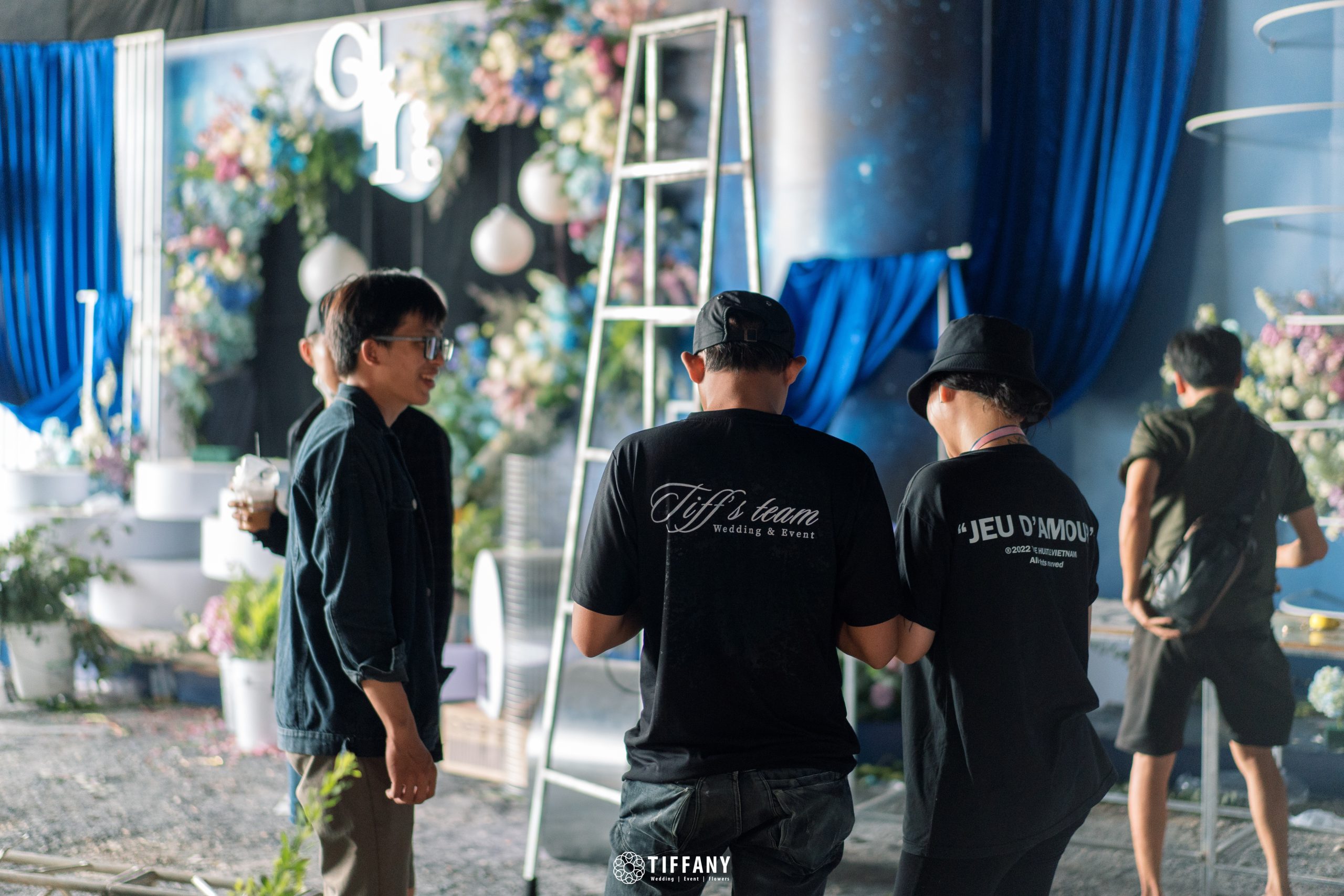 Xu hướng trang trí tiệc cưới khách sạn mới nhất với công nghệ ánh sáng LED hiện đại