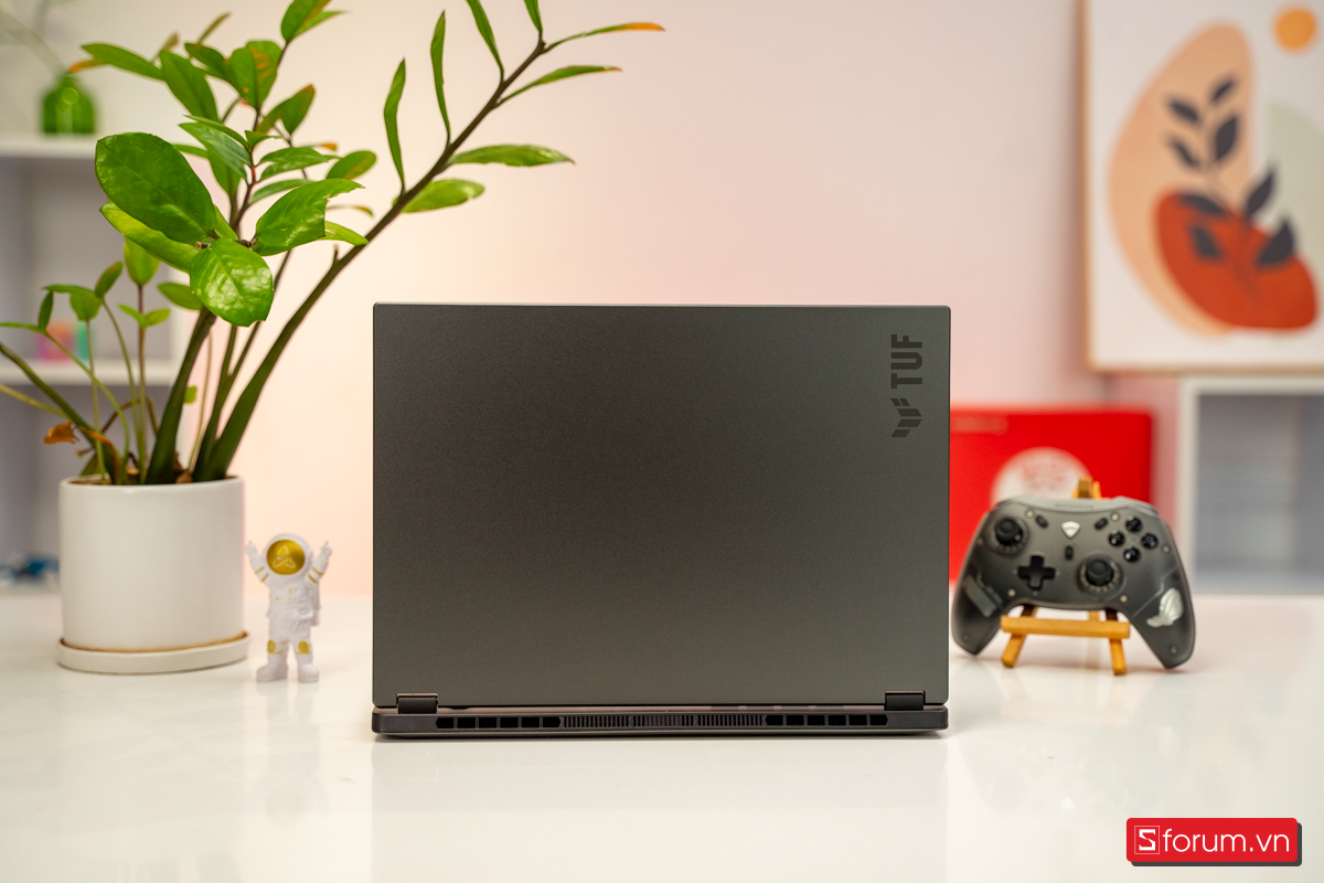 ASUS TUF Gaming A14 với thiết kế mỏng nhẹ