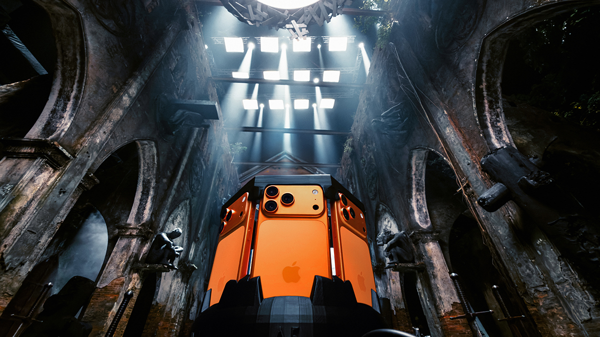 8 chiếc iPhone 17 Pro được đồng bộ bằng genlock để quay video 360°