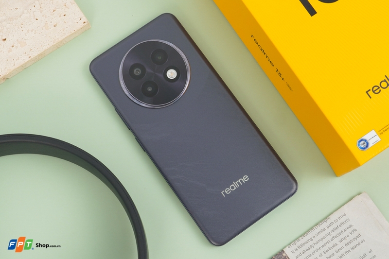 realme 13+ 5G với cảm biến Sony