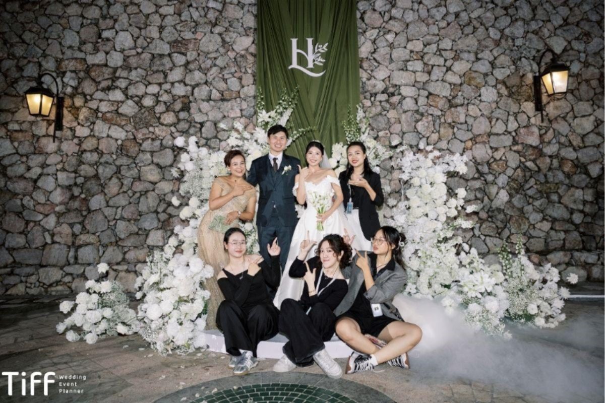 Ekip chuyên nghiệp - photographer, makeup, planner tại đám cưới - nguồn từ tiff