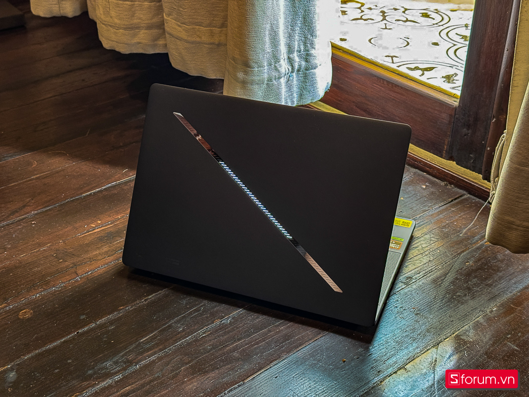 ASUS ROG Zephyrus G14 với GPU RTX 5070 Ti mạnh mẽ