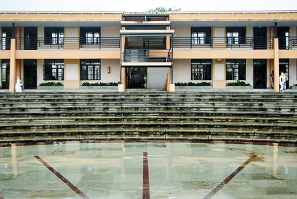 Kiến trúc Pháp cổ điển đặc trưng với chi tiết trang trí tinh xảo