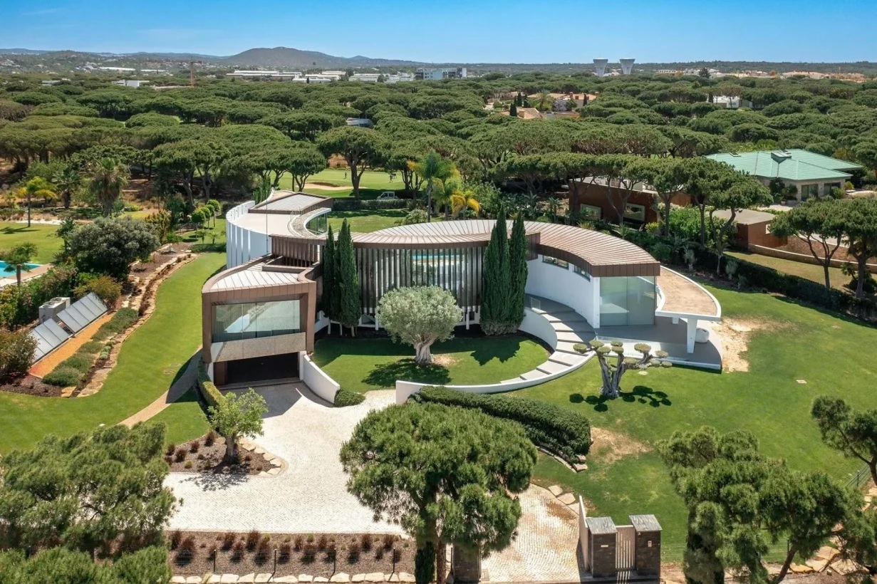 Biệt thự sang trọng tại Bồ Đào Nha, tham chiếu cho phân khúc hạng sang toàn cầu