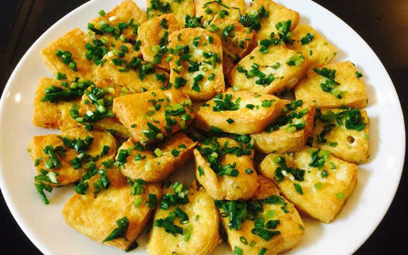 Đậu phụ tẩm hành – nguyên liệu đơn giản, dễ mua, giàu đạm thực vật - nguồn từ Bách hóa XANH