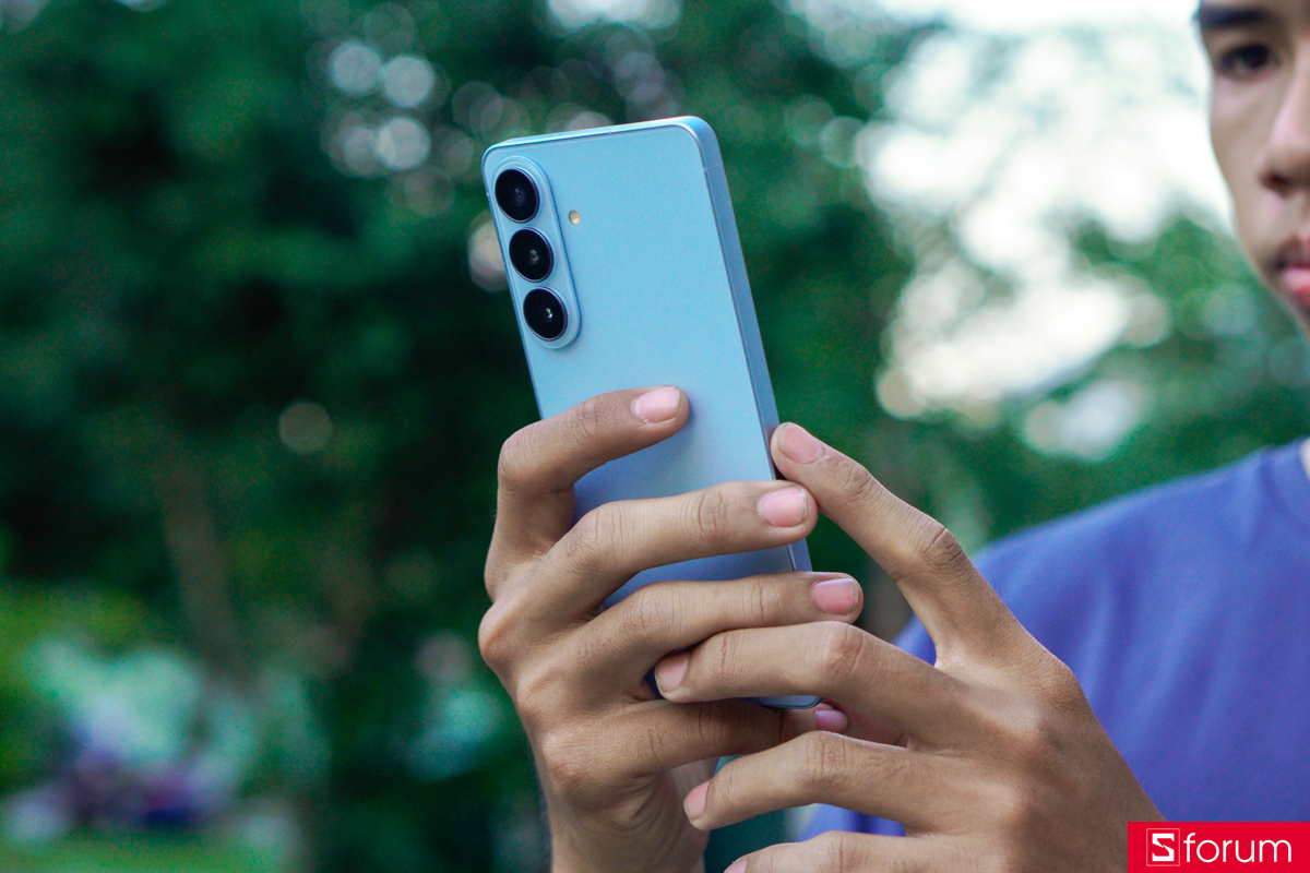 Samsung Galaxy S26 Plus - thiết kế mặt lưng kính mờ