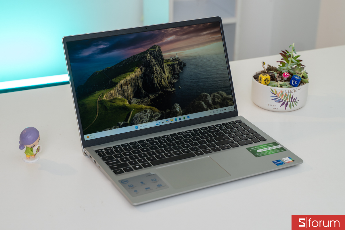 Dell Inspiron 15 3530 - các cổng kết nối bên trái máy (HDMI, USB, jack âm thanh)