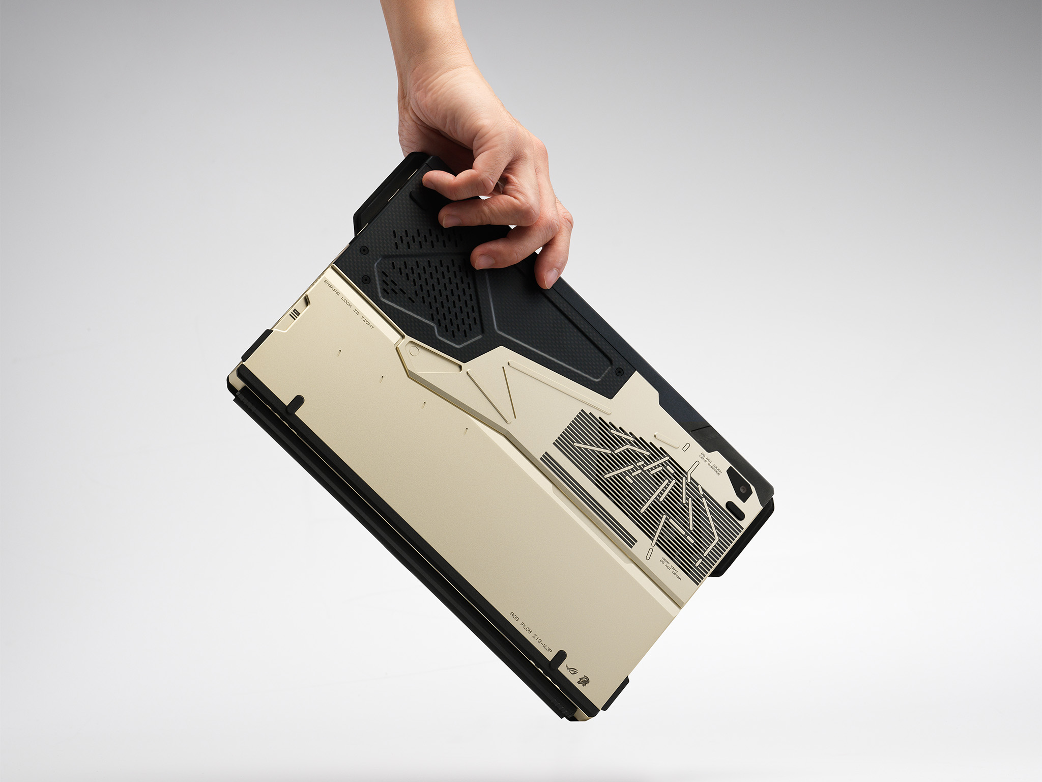 ROG Flow Z13-KJP – góc nhìn chi tiết thiết kế sợi carbon và khung nhôm CNC