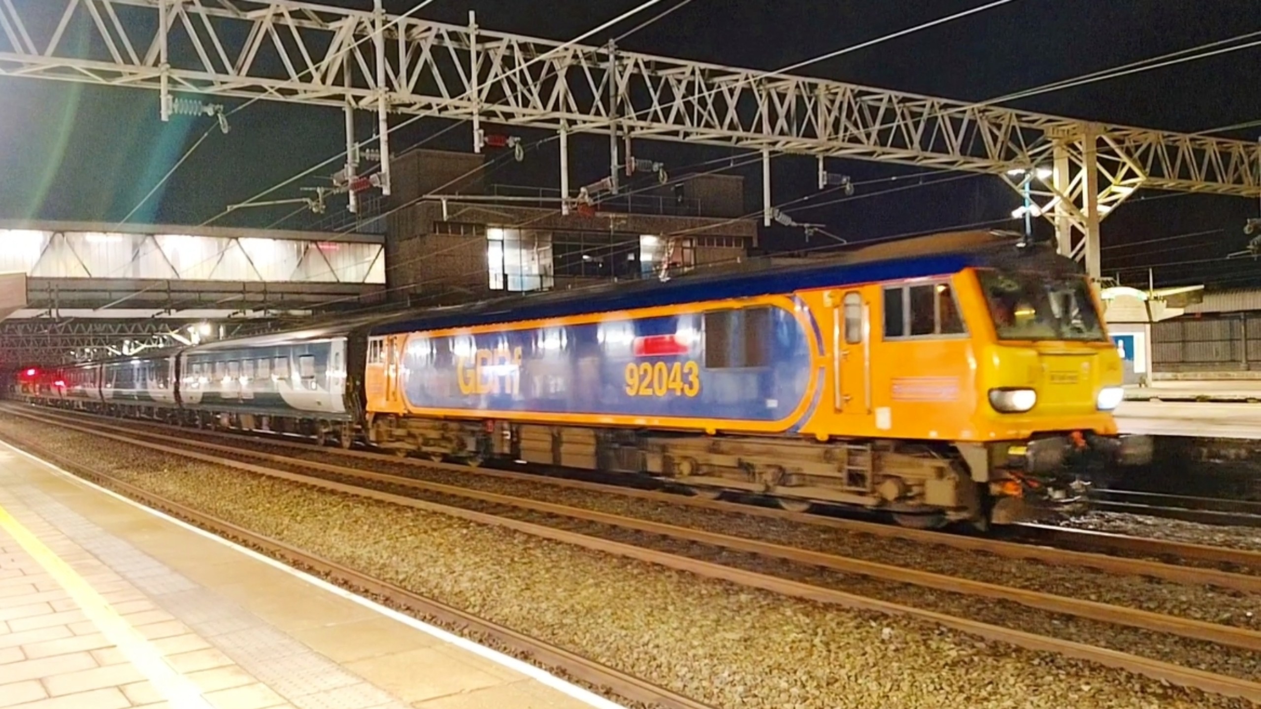 Xe giường nằm hiện đại chạy tuyến TP.HCM Đà Lạt qua đèo Prenn